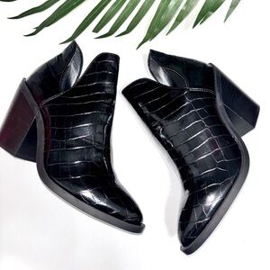 STEVE MADDEN black crocodile print leve block heel ankle boots size 8